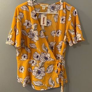 Cute yellow floral blouse / top, NEVER WORN!!